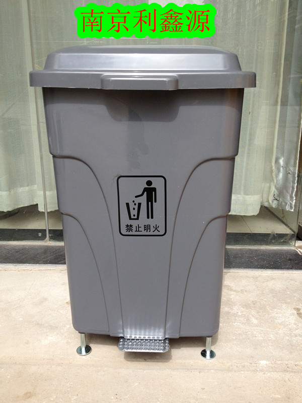 生活脚踏垃圾桶